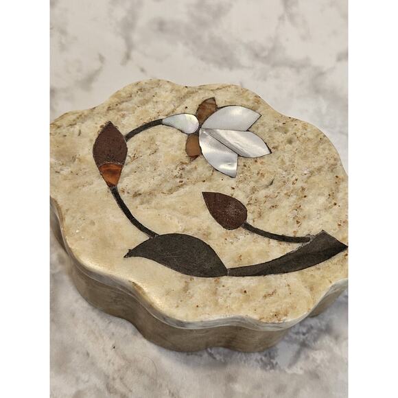 Vintage Trinket Box Hand Carved Stone Mother of Pearl FETCO Made in India - Picture 3 of 15